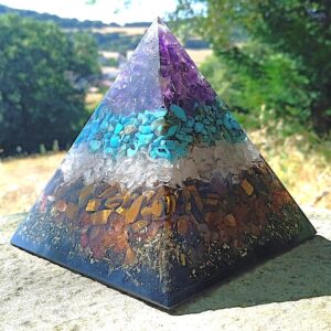 Inicio 6 Pirámide de orgonita de los 7 Chakras