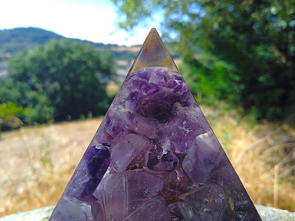 Pirámide de orgonita con amatista 10 Pirámide de orgonita con amatista - Imagen 10