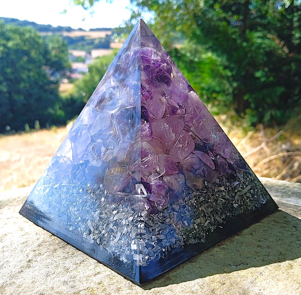 Pirámide de orgonita con amatista 9 Pirámide de orgonita con amatista - Imagen 9