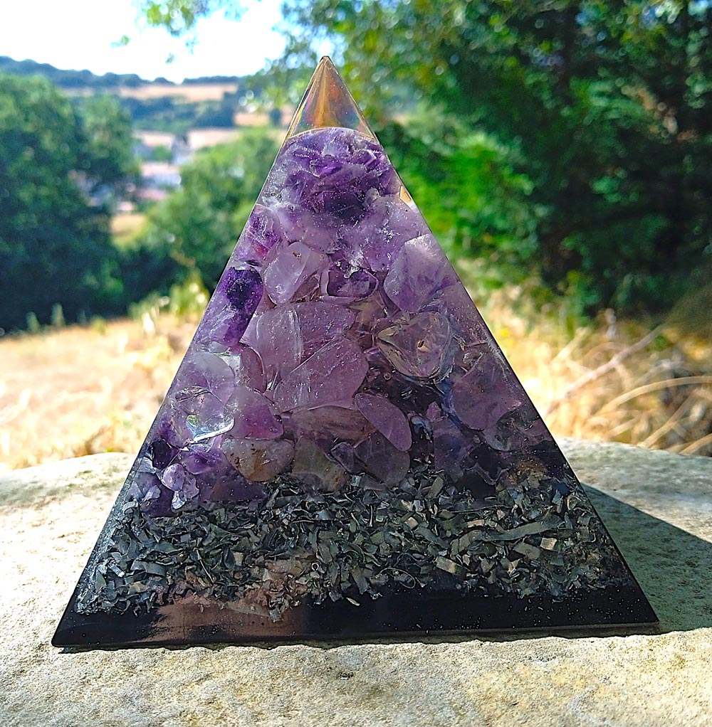Pirámide de orgonita con amatista 8 Pirámide de orgonita con amatista - Imagen 8