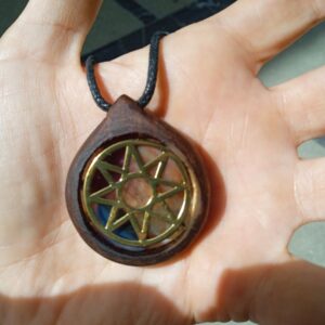 Colgante de Orgón con Estrella y madera de Nogal