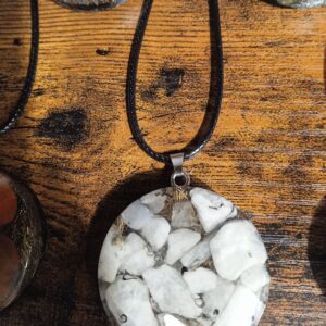 Colgante de Orgón con Piedra Luna